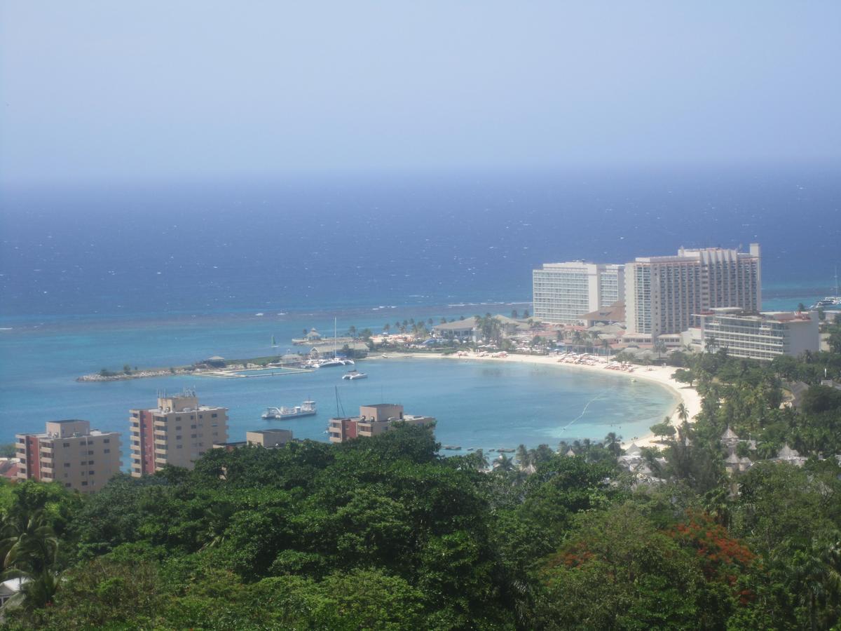 Mcfarlane'S Place Ocho Rios Exterior foto