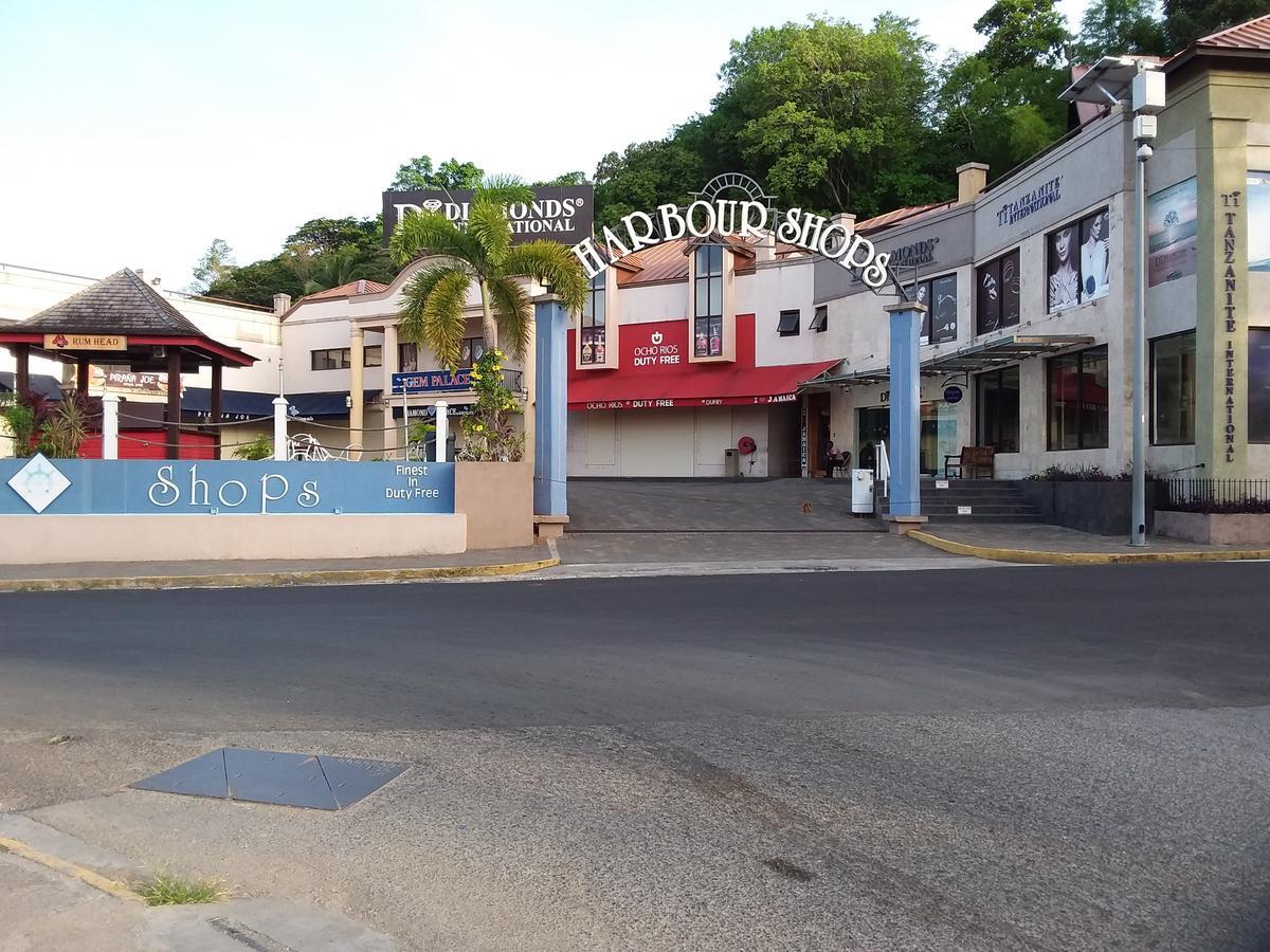 Mcfarlane'S Place Ocho Rios Exterior foto